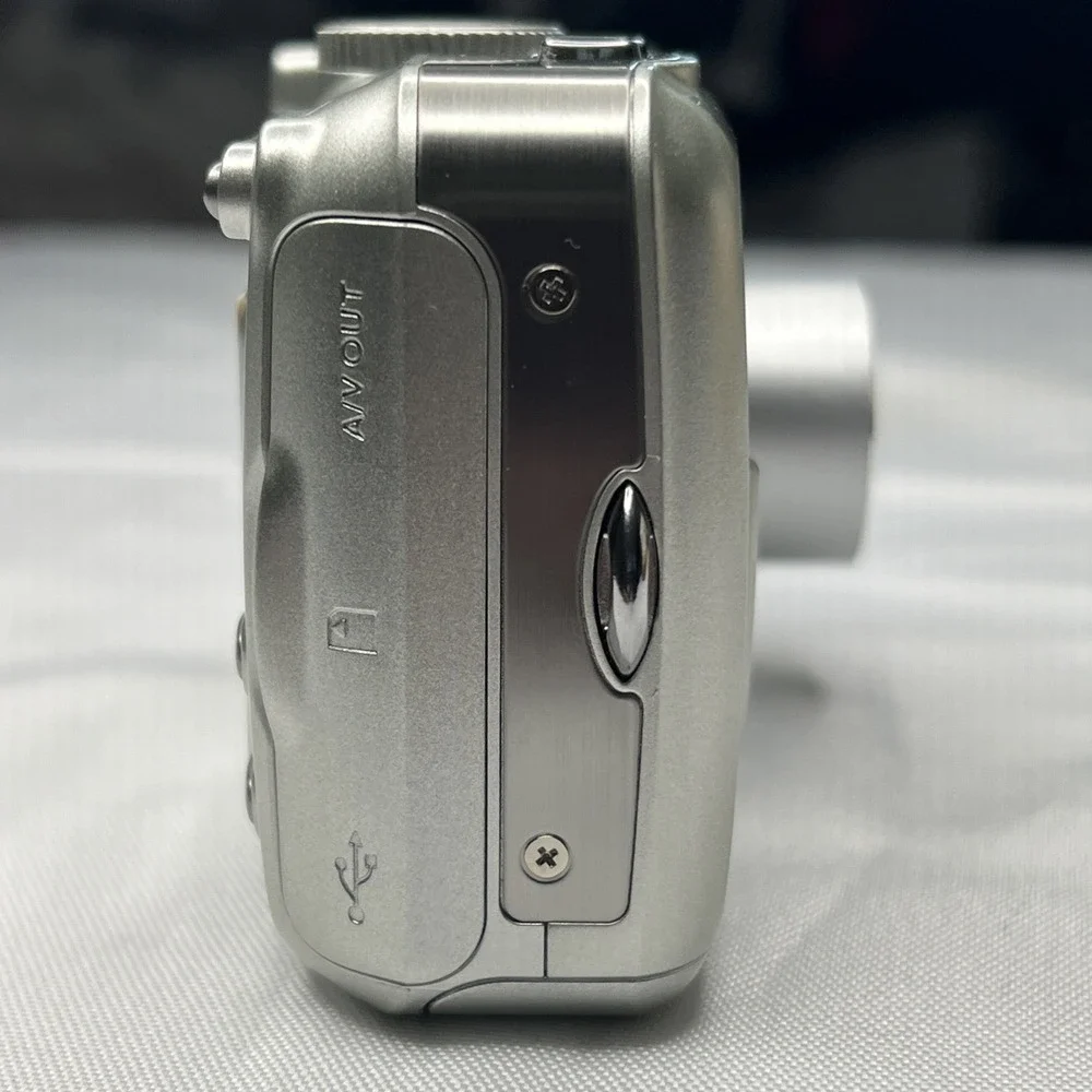 Kodak EasyShare CX7330 3.1MP 3x Optical Zoom Silver Digital Camera Box Untested
